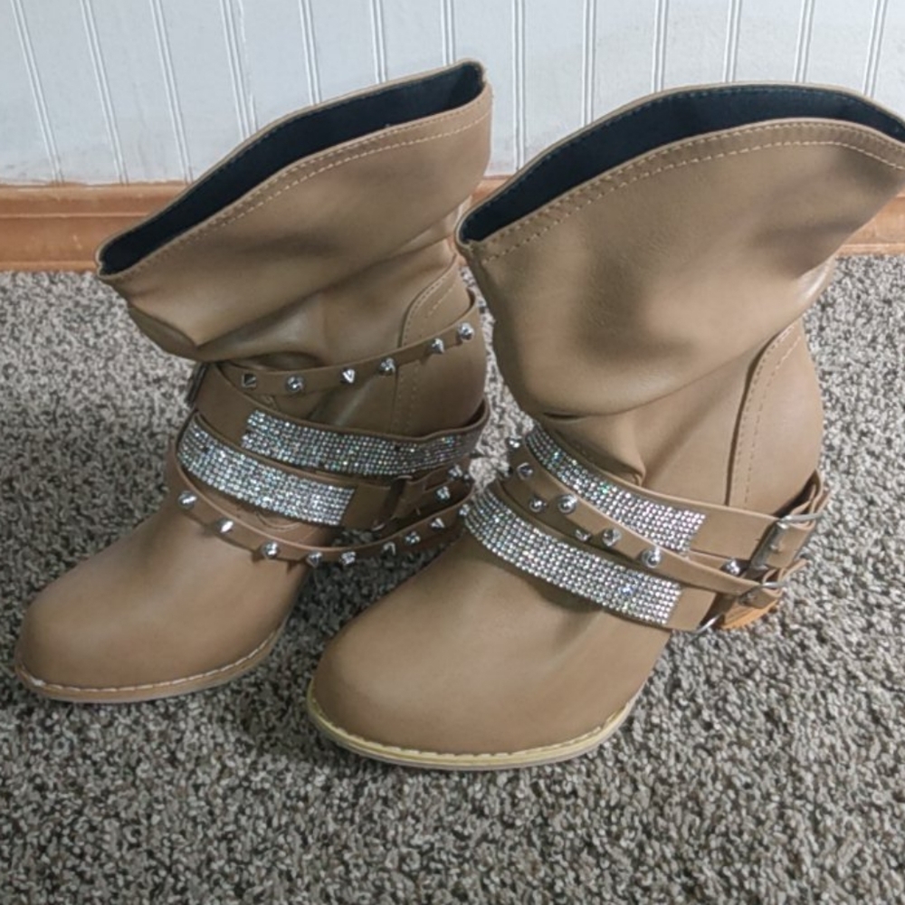 Boots with sequences